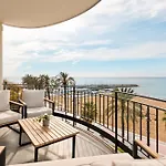 Group Ocean Apartment